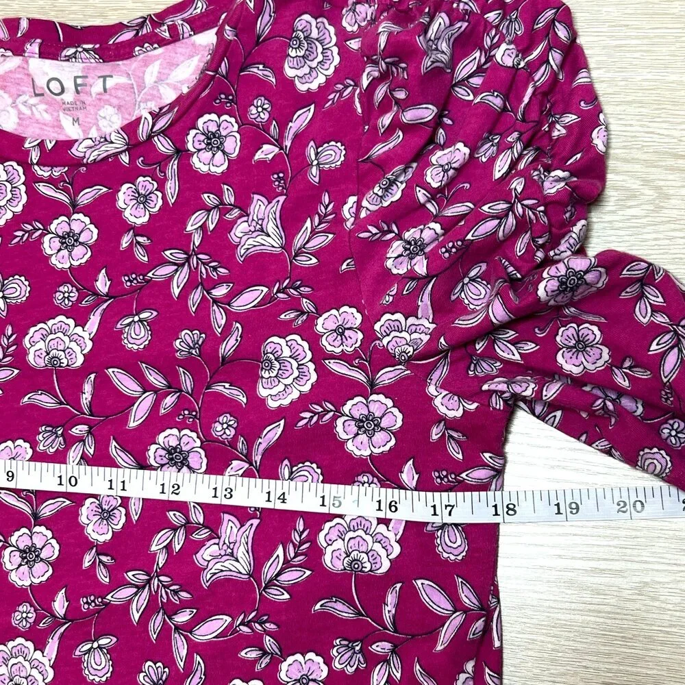 LOFT Blouse Womens M Purple Floral Chintz Short Puff Ruched Sleeves Round Neck
